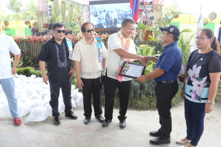 Libungan receives harvester on founding anniv | Official Portal of the ...